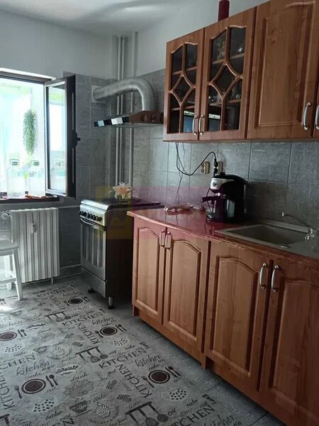 Vanzare apartament cu 3 camere Unirii stradal